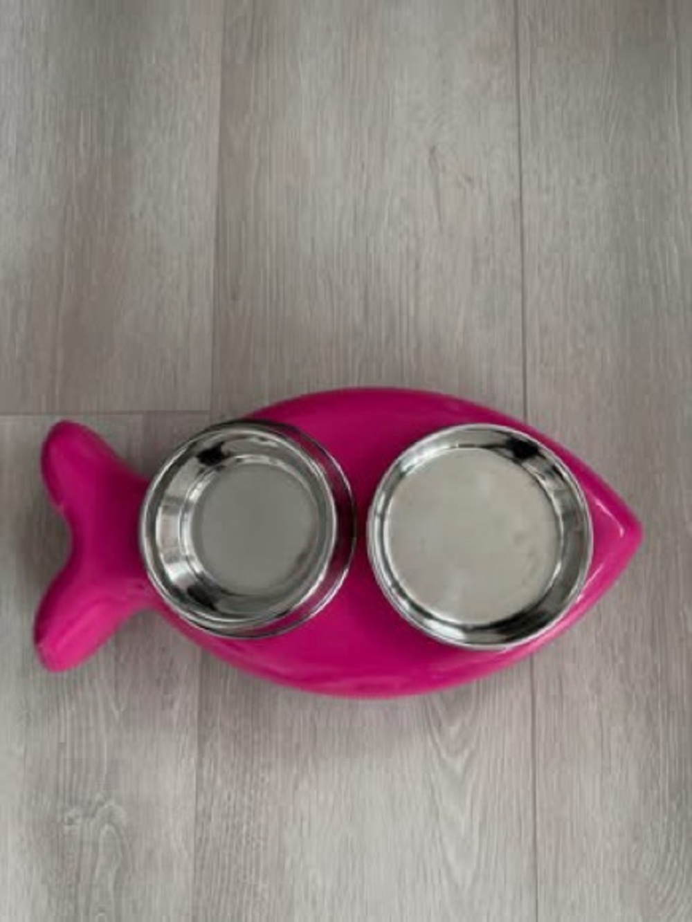 cat food station-BRIGHT Pink Fish-Shaped Pet Bowl Set
VIBRANT, fun, whimsical UK